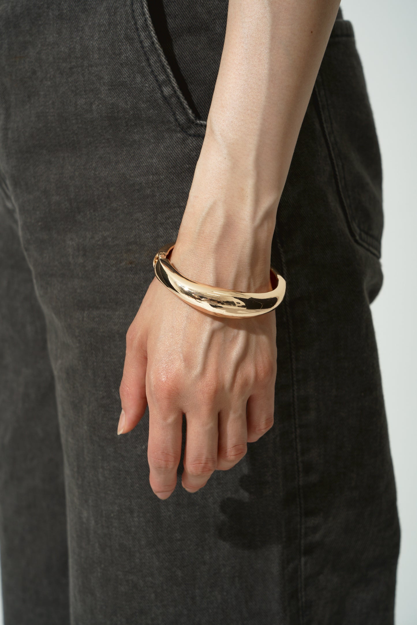 TUBE BANGLE