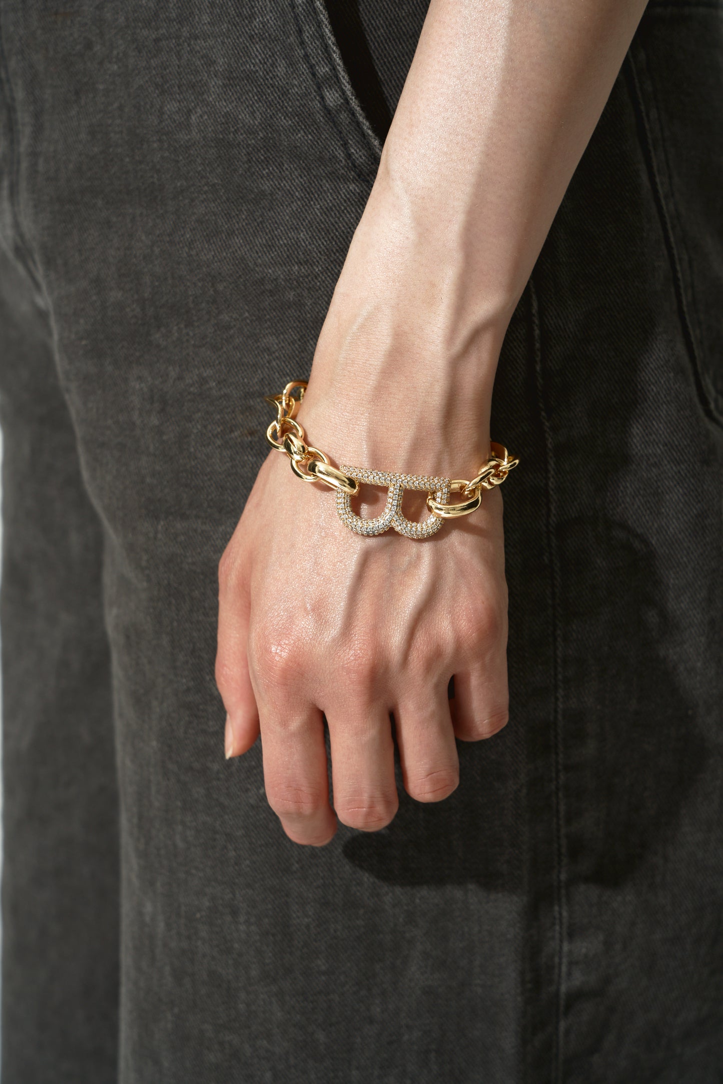 BELCHER ROUND “B” BRACELET