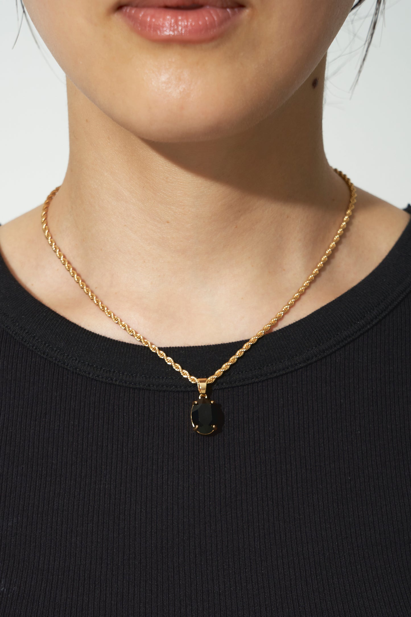 SWAROVSKI STONE NECKLACE BLACK
