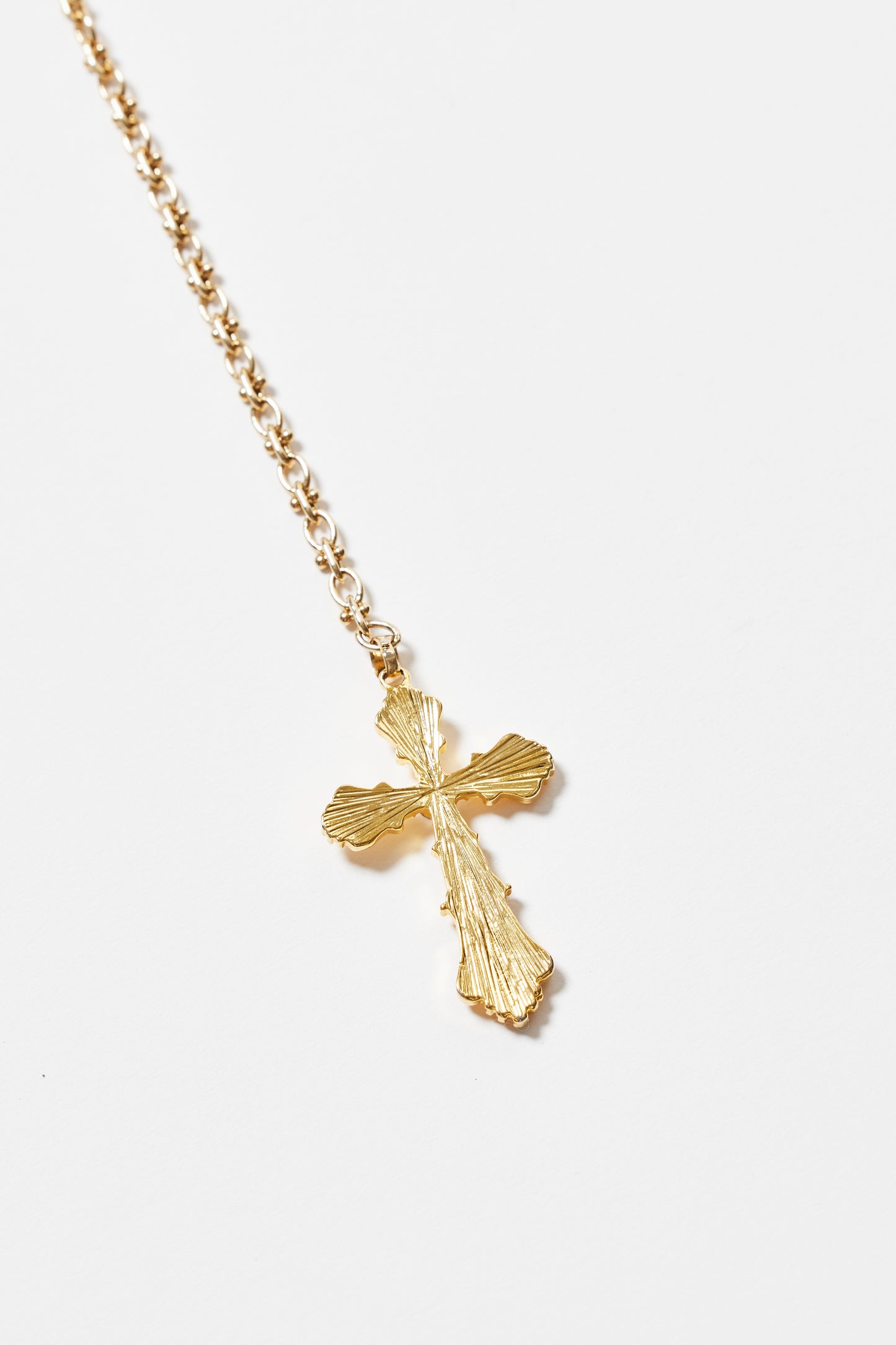 VINTAGE BAROQUE CROSS NECKLACE GOLD