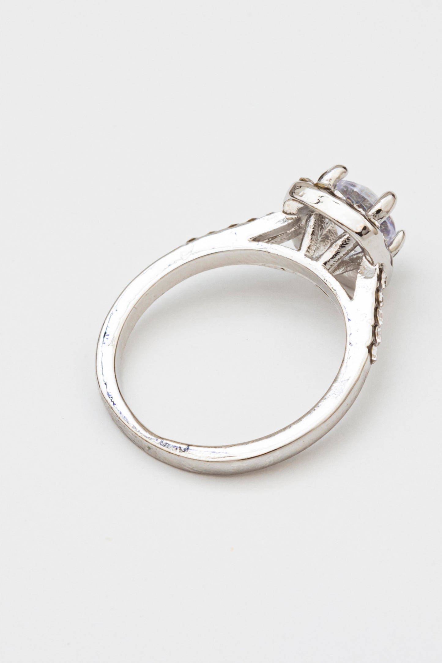 THE SINGLE STONE RING